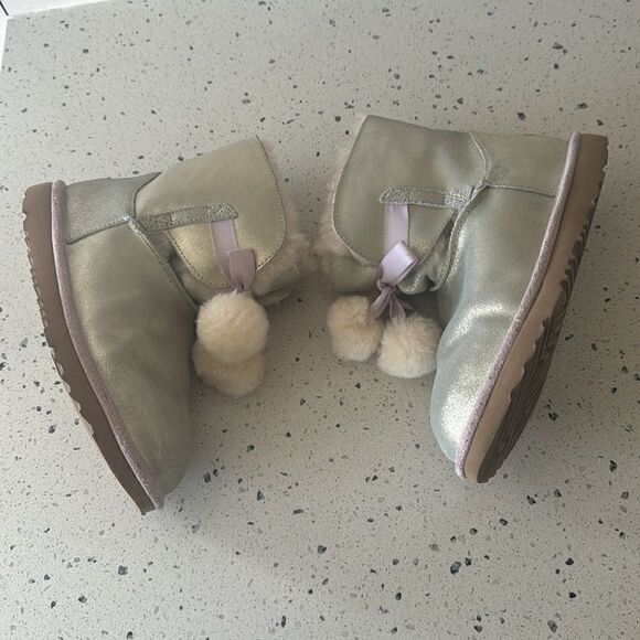 UGG Gita Pom Pom Girl's Metallic Gold Pink Leather Shearling Boots Size 6 Youth - Picture 13 of 16